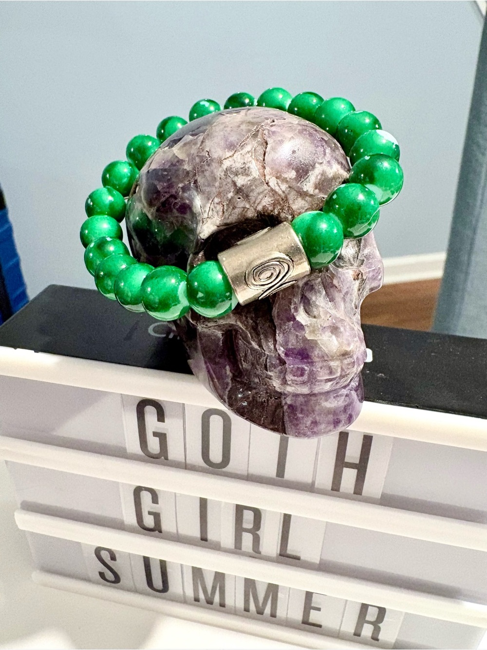 Leaf green glass bead stretch bracelet